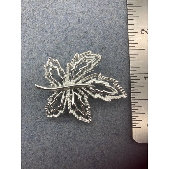 Maple Leaf Pin Brooch Silver Signed Canada Canadian Syrup Openwork Retro Granny - Picture 6 of 6